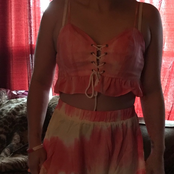 Beautiful 2 peice short set size small - Picture 5 of 8